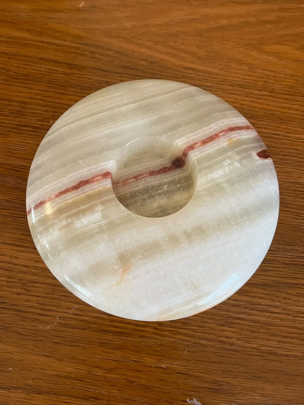 Round Onyx Decorative Dish in Cream with Rust Vein